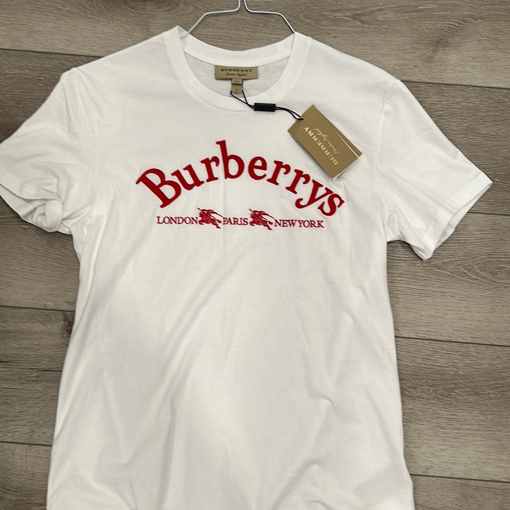 NEW Burberry tshirt